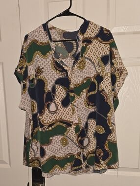 SHEIN Navy, Green and White Chain-Print Short Sleeve Blouse